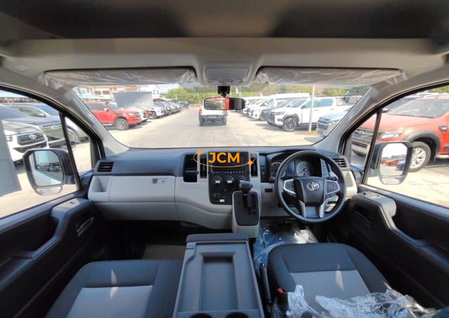
2026 TOYOTA HIACE COMMUTER 2.8 AT 14 Seaters full									