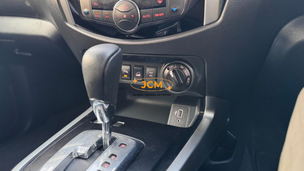 2022 NISSAN NAVARA