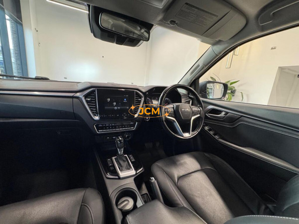 
								2023 ISUZU D-MAX full									