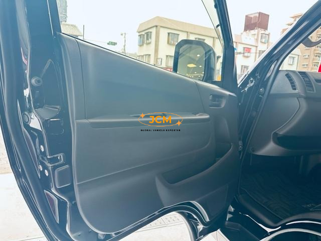 
2025 TOYOTA HIACE COMMUTER SUPER LONG GL 14 S full									