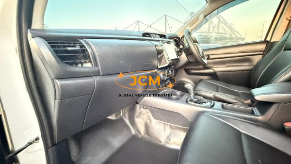 
								2022 TOYOTA HILUX 2.8 4WD full									