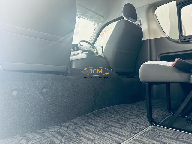 
2025 TOYOTA HIACE COMMUTER SUPER LONG GL 14 S full									