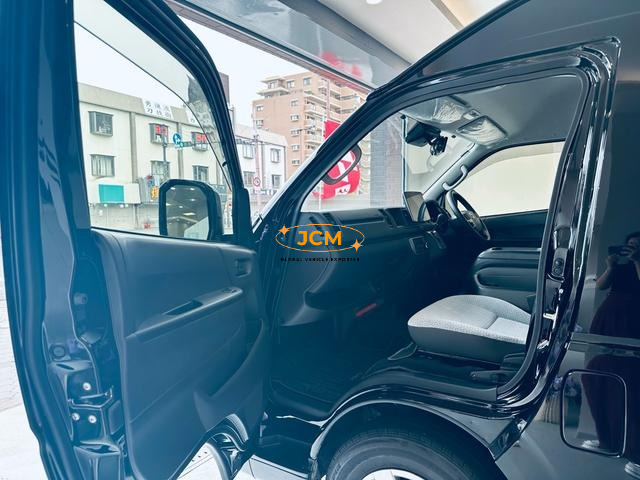 
2025 TOYOTA HIACE COMMUTER SUPER LONG GL 14 S full									