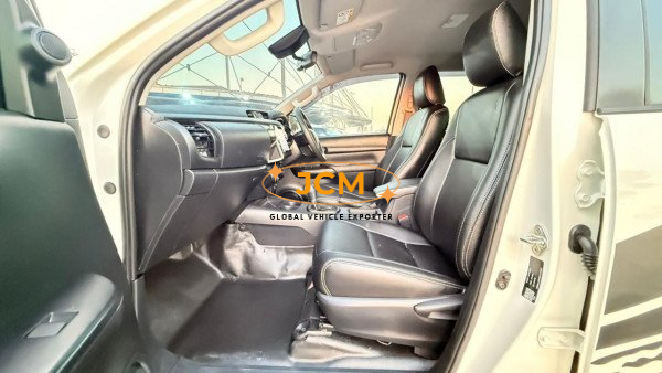
								2022 TOYOTA HILUX 2.8 4WD full									