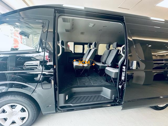 
2025 TOYOTA HIACE COMMUTER SUPER LONG GL 14 S full									