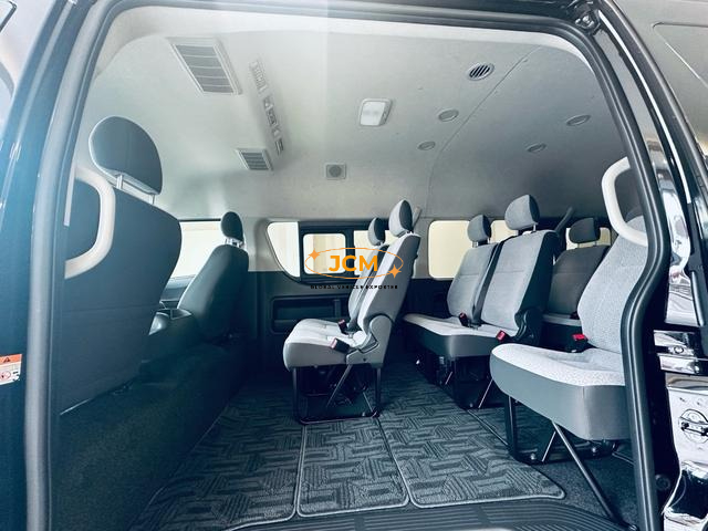 
2025 TOYOTA HIACE COMMUTER SUPER LONG GL 14 S full									