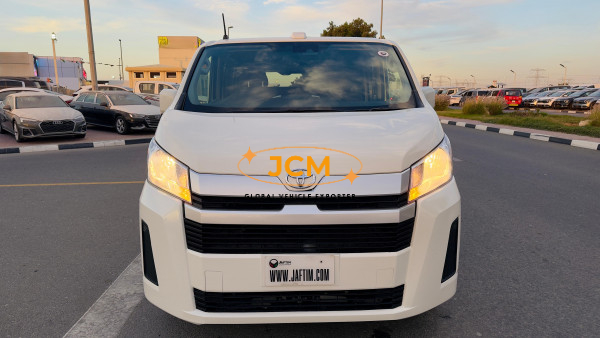 
								10 Seaters Toyota Hiace 2022 full									