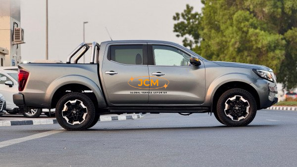 2022 NISSAN NAVARA