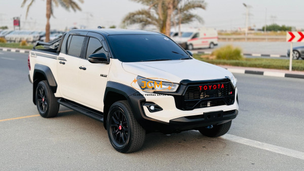 
								Toyota Hilux 2022 full									