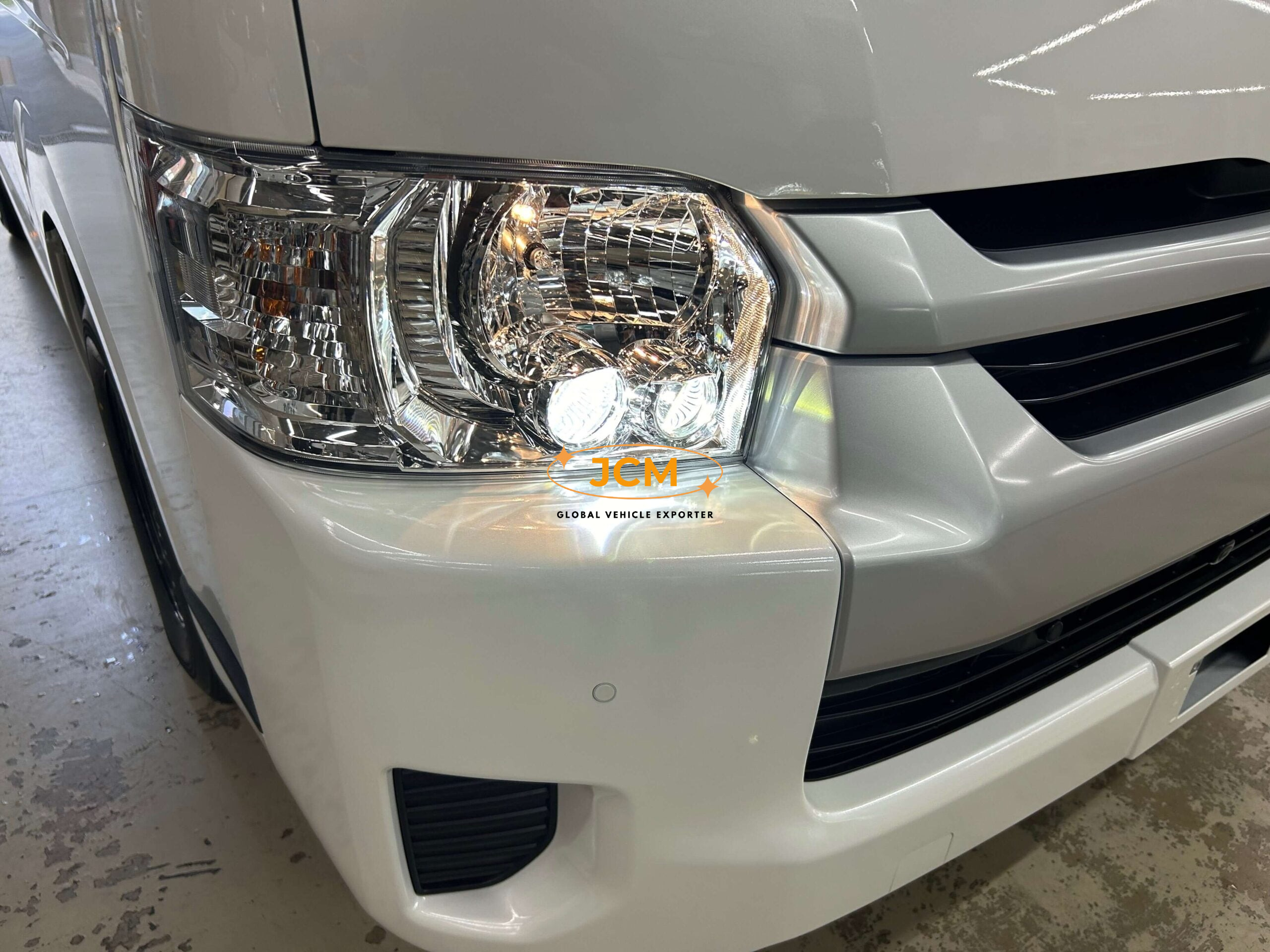 
2025 Toyota Hiace Commuter Diesel Turbo 12 seater full									