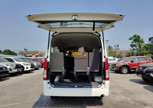
2026 TOYOTA HIACE COMMUTER 2.8 AT 14 Seaters full									