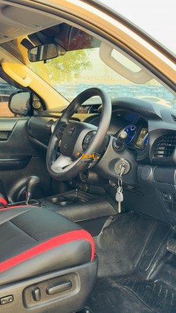 
								Toyota Hilux 2020 full									