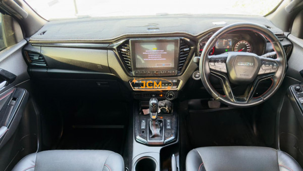 
								2021 ISUZU D-MAX full									