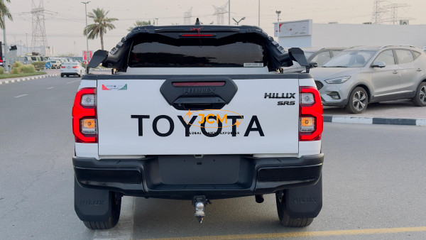 
								Toyota Hilux 2022 full									