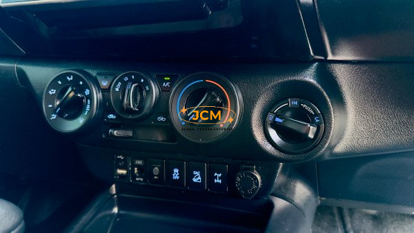 
								Toyota Hilux 2020 full									
