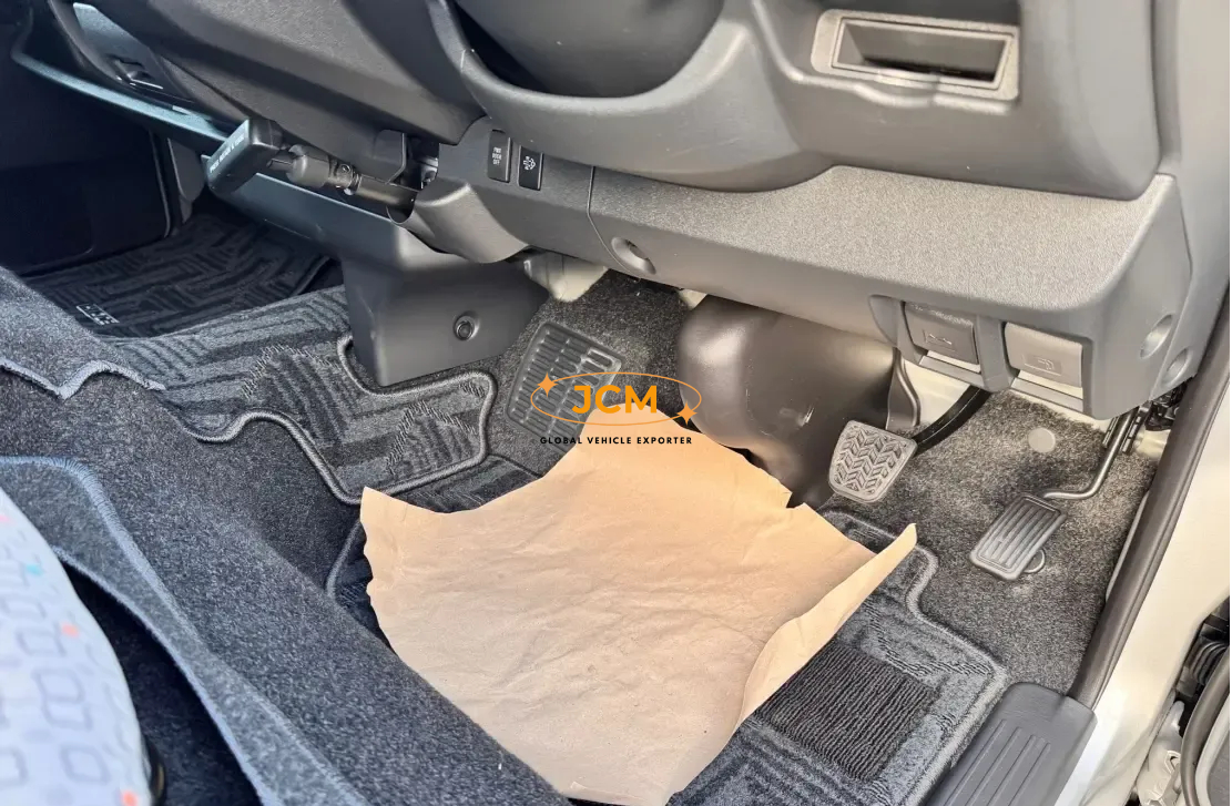 
Toyota Hiace Commuter  GL ( 14 SEATER ) full									