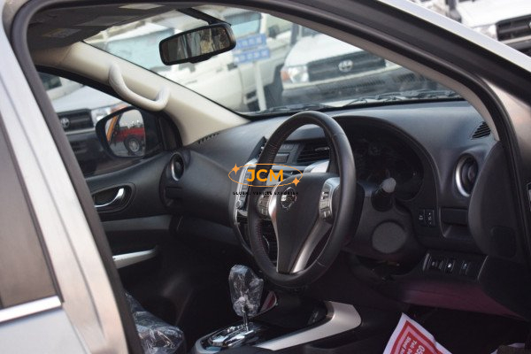 
								Nissan Navara 2020 full									