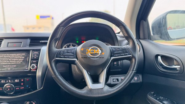 
								2022 NISSAN NAVARA full									