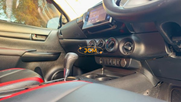 
								Toyota Hilux 2020 full									