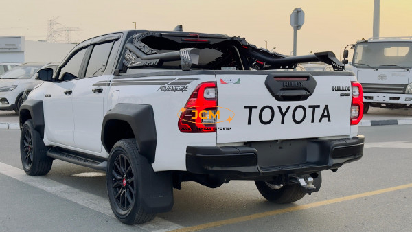 
								Toyota Hilux 2022 full									