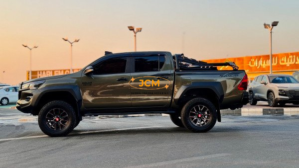 
								Toyota Hilux 2020 full									
