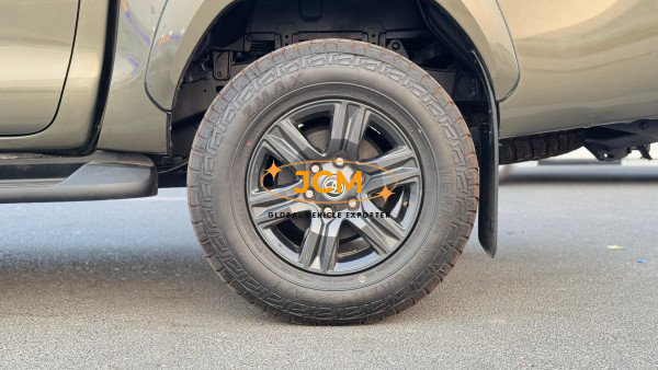 
								2023 TOYOTA HILUX 2.8 4WD full									