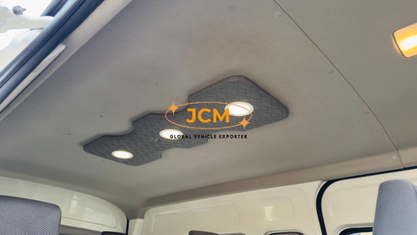 
								2021 TOYOTA HIACE Seats 12 full									