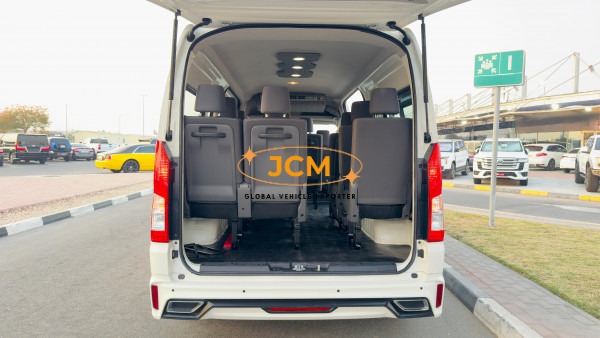 
								2021 TOYOTA HIACE Seats 12 full									