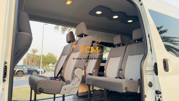 
								2021 TOYOTA HIACE Seats 12 full									