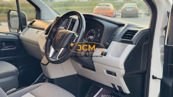 
								2021 TOYOTA HIACE Seats 12 full									