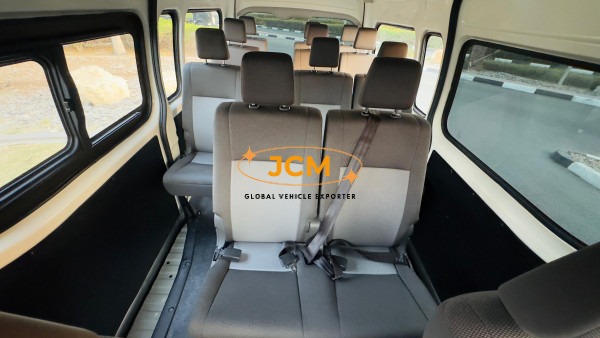 
								2021 TOYOTA HIACE Seats 12 full									