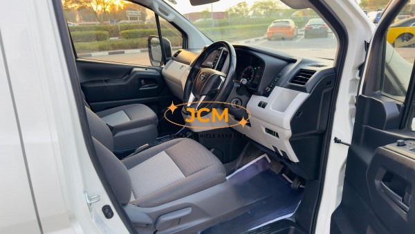 
								2021 TOYOTA HIACE Seats 12 full									