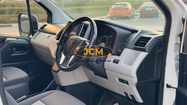 
								2021 TOYOTA HIACE Seats 12 full									