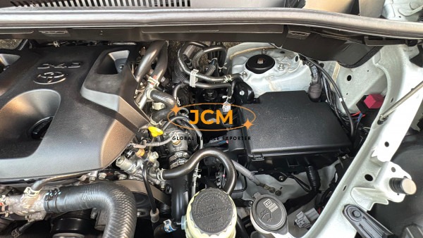 
								2021 TOYOTA HIACE Seats 12 full									