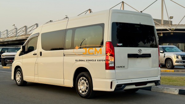 
								2021 TOYOTA HIACE Seats 12 full									