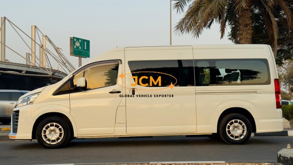 
								2021 TOYOTA HIACE Seats 12 full									