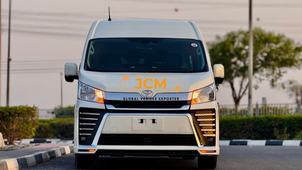 
								2021 TOYOTA HIACE Seats 12 full									